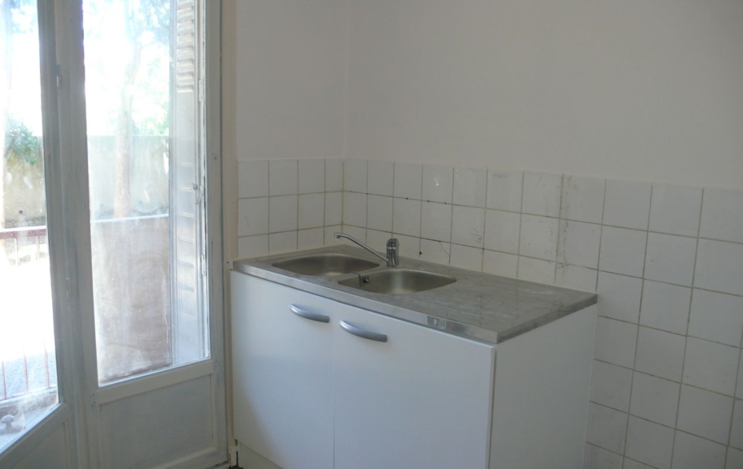 CABINET L'ANTENNE : Appartement | NIMES (30900) | 53 m2 | 619 € 