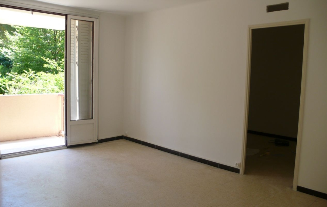 CABINET L'ANTENNE : Appartement | NIMES (30900) | 53 m2 | 619 € 