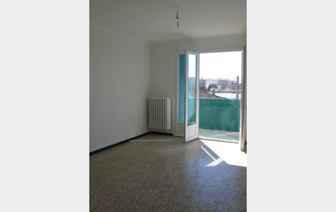 CABINET L'ANTENNE : Appartement | NIMES (30900) | 67 m2 | 642 € 