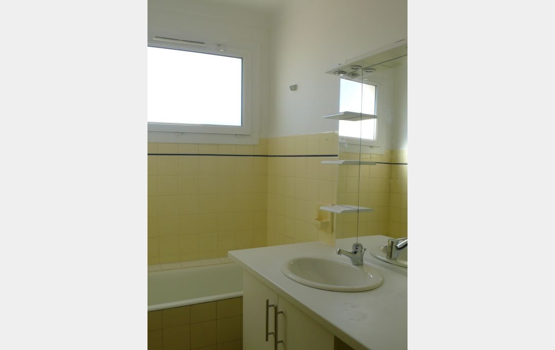 CABINET L'ANTENNE : Appartement | NIMES (30900) | 67 m2 | 642 € 